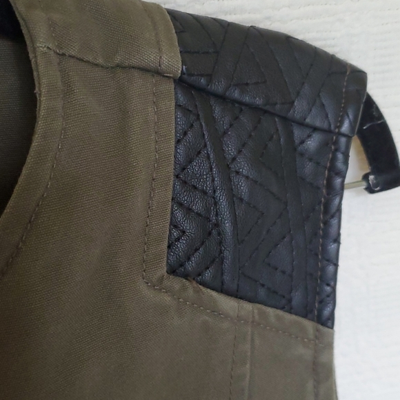 Cotton Twill Flap Vest w/ Vegan Leather Detailing - Picture 3 of 8